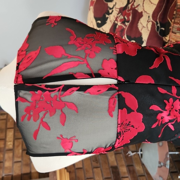 Tahari Arthur S Levine Size 4 Black With Red Floral Dress Sheer Top Layer Midi - Picture 5 of 9